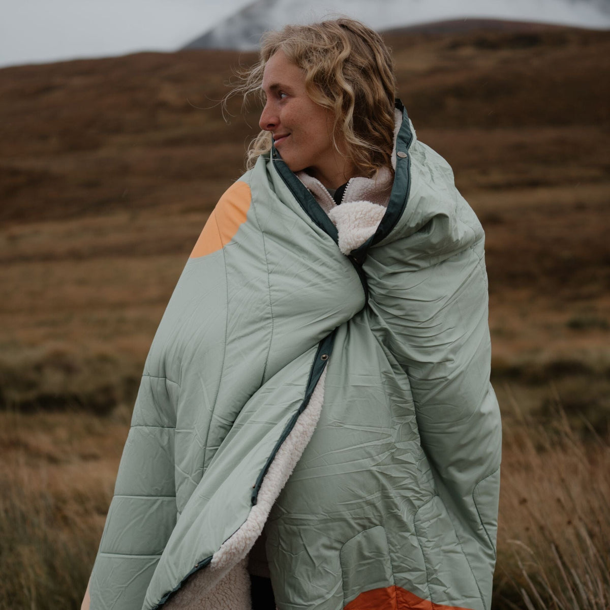 VOITED CloudTouch Indoor/Outdoor Camping Blanket jasper / tree green
