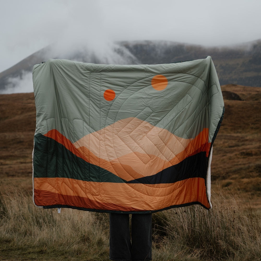 VOITED CloudTouch® Indoor/Outdoor Camping Blanket - Jasper / Tree Green