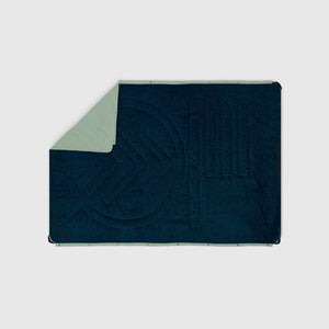 VOITED Compact Picnic & Beach Blanket  - Ocean Navy/Cameo Green