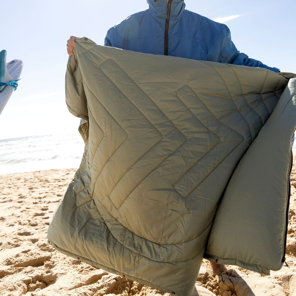 VOITED Recycled Ripstop Outdoor Camping Blanket - Olive/Mountain Spring