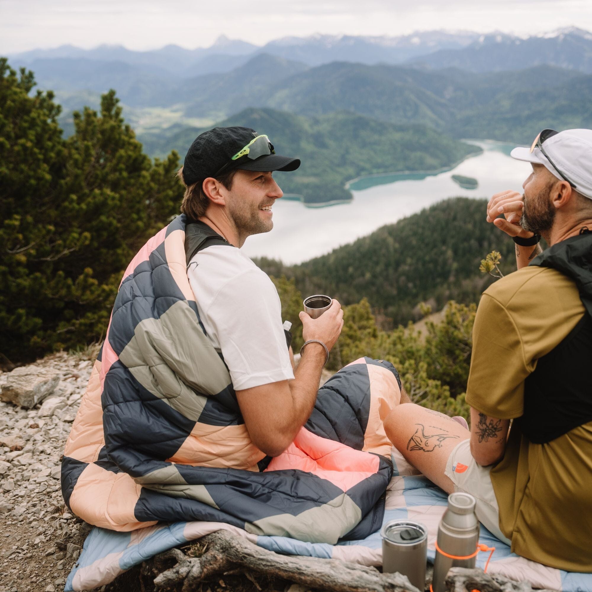 VOITED Insulated, Recycled & Versatile Outdoor Throw Blanket