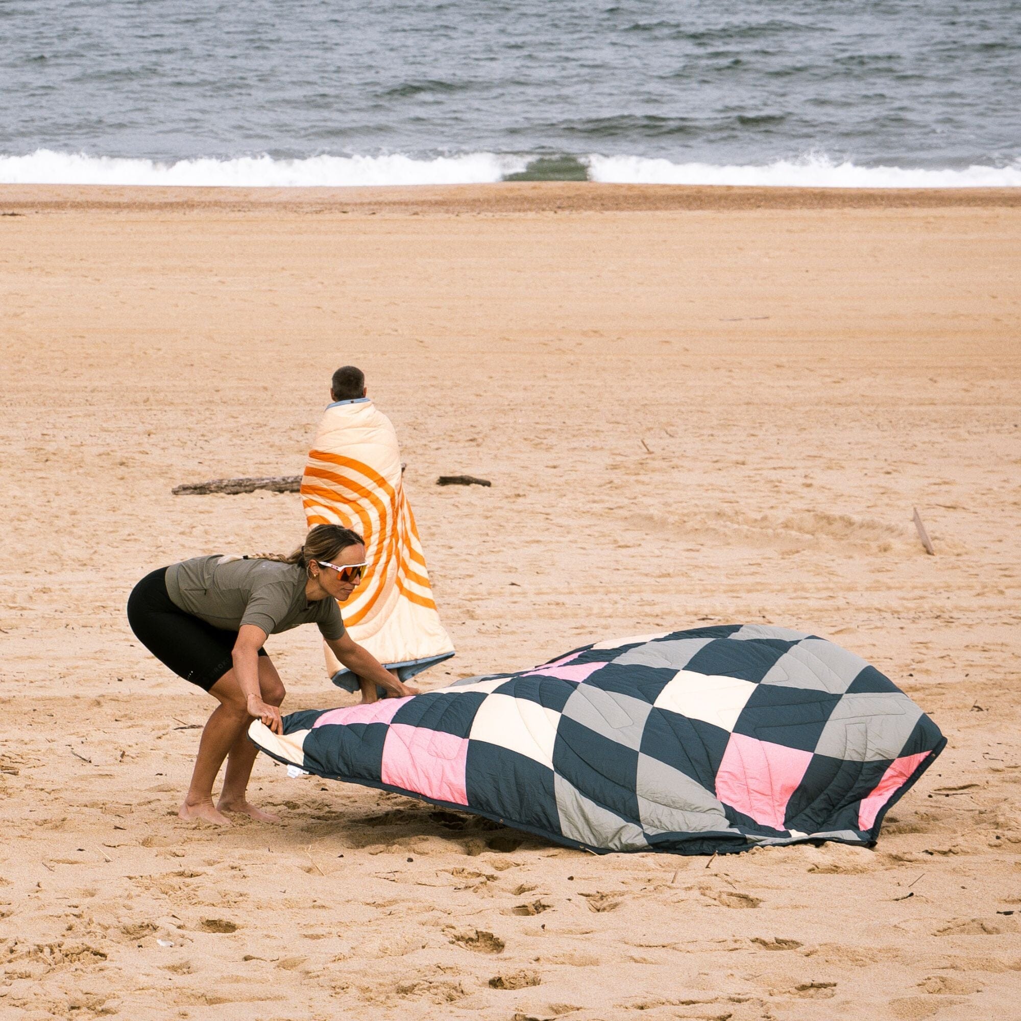 VOITED Insulated, Recycled & Versatile Outdoor Throw Blanket