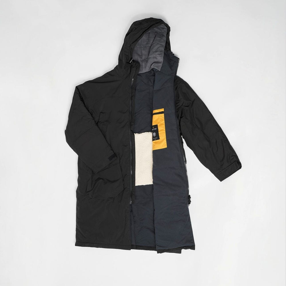 VOITED Stay Dry and Warm Outdoors with Changing Robes - Black – VOITED US
