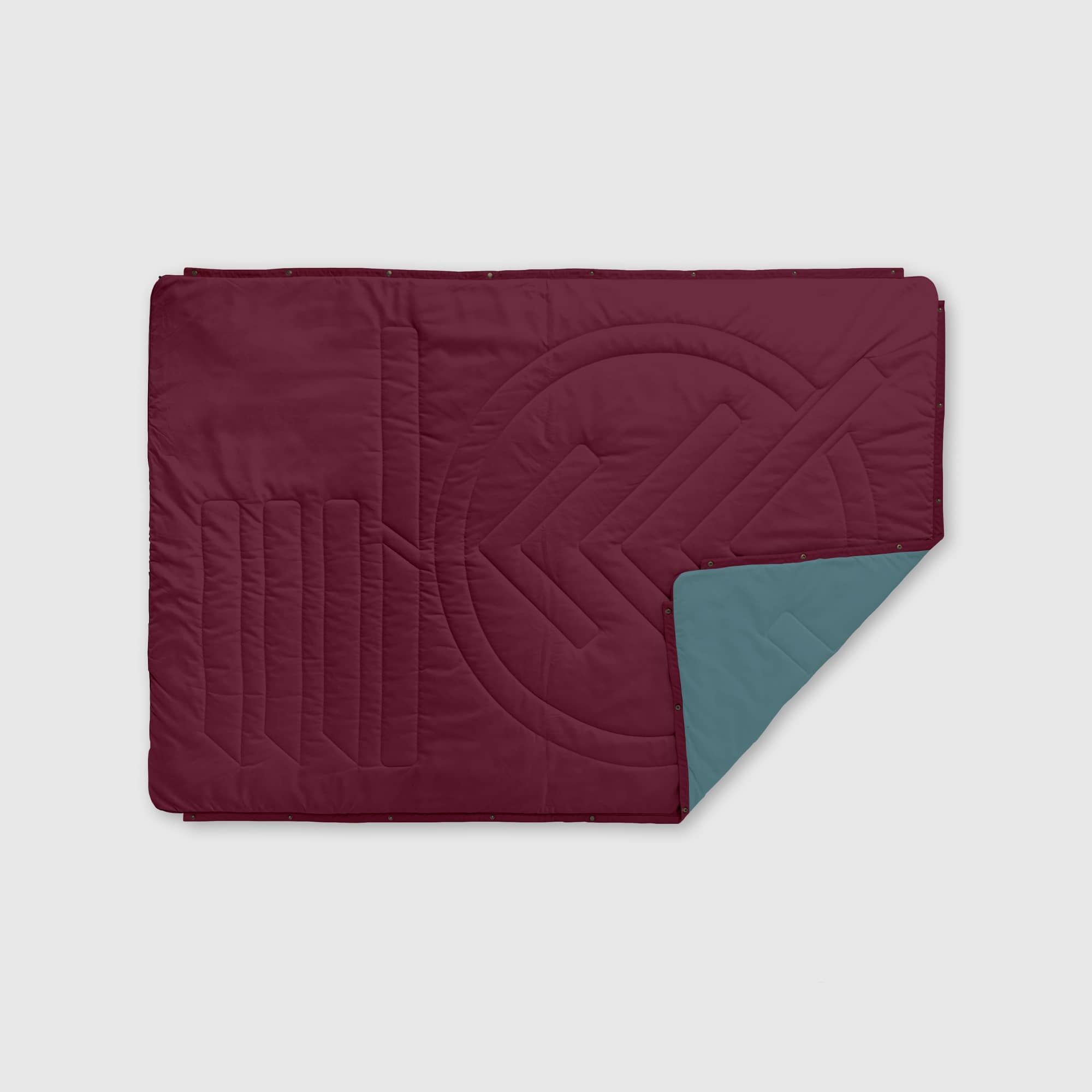 VOITED Insulated, Recycled & Versatile Outdoor Throw Blanket Cardinal / Arctic VOITED US